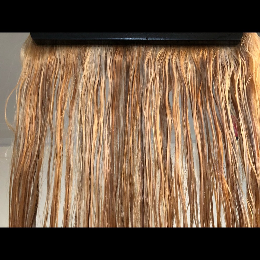 Blonde halo hair in beautiful case and hanger Wash nice Only used blue shampoo